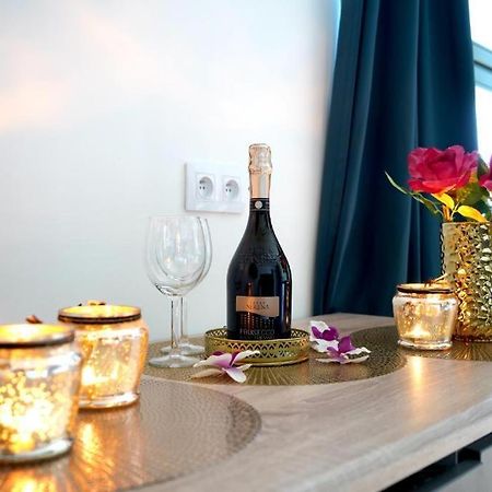 Relax Jacuzzi Apartment Krakow Luaran gambar