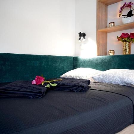 Relax Jacuzzi Apartment Krakow Luaran gambar